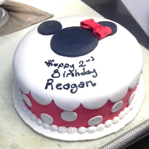 minnie mouse disney cake