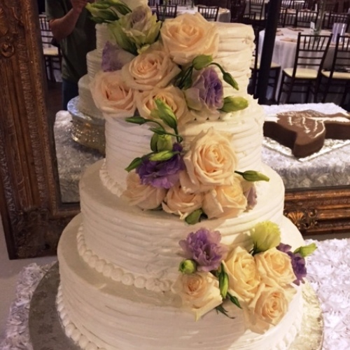 tiered fresh flower wedding cake