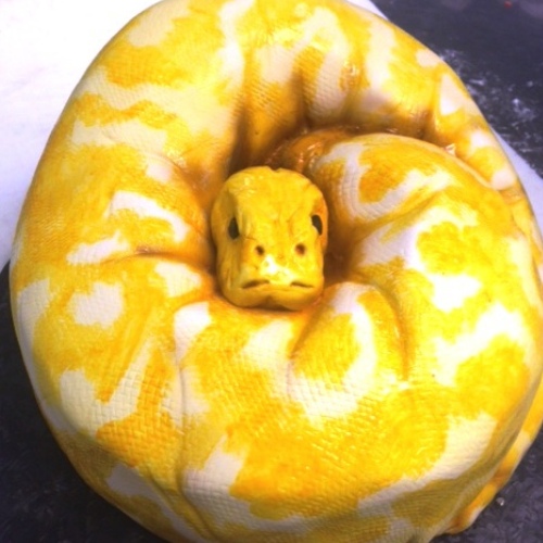 snake sculpture cake